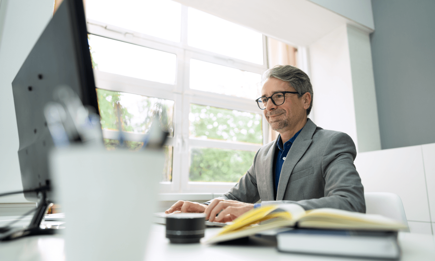 Financial adviser sending secure emails